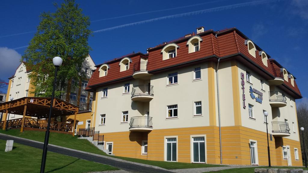 Hôtel Zdrojowy Sanus à Świeradów-Zdrój Extérieur photo